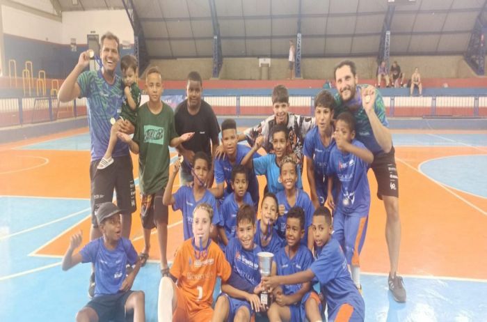 Equipe Sub-11 do Projeto Esporte é Saúde campeã da Copa Itapira de Futsal
