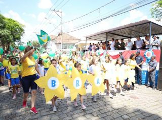 Desfile Cívico de Aniversário de 203 anos de Itapira 