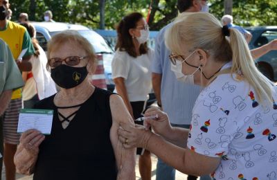 Vacinação de idosos com 90 anos e mais